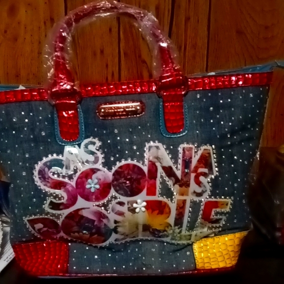 Purse - Picture 1 of 3